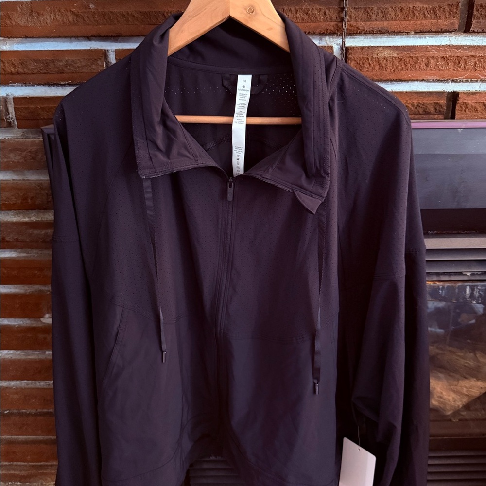 Brand New with Tags Lululemon Athletica in Depth Black Jacket Size 14